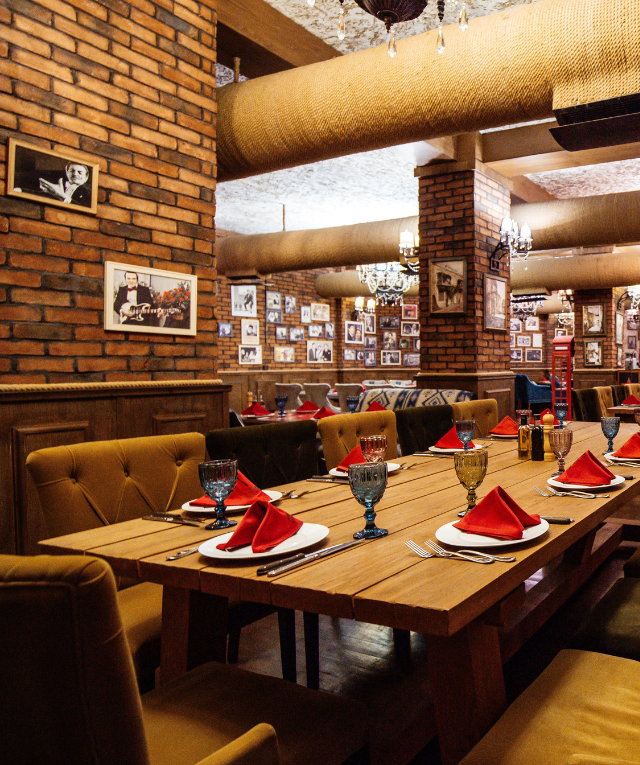 Restaurant Interior dining atmosphere in dubai
