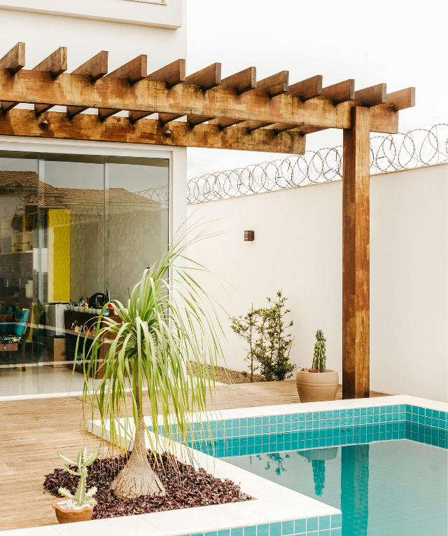 outdoor Wooden pergola in dubai